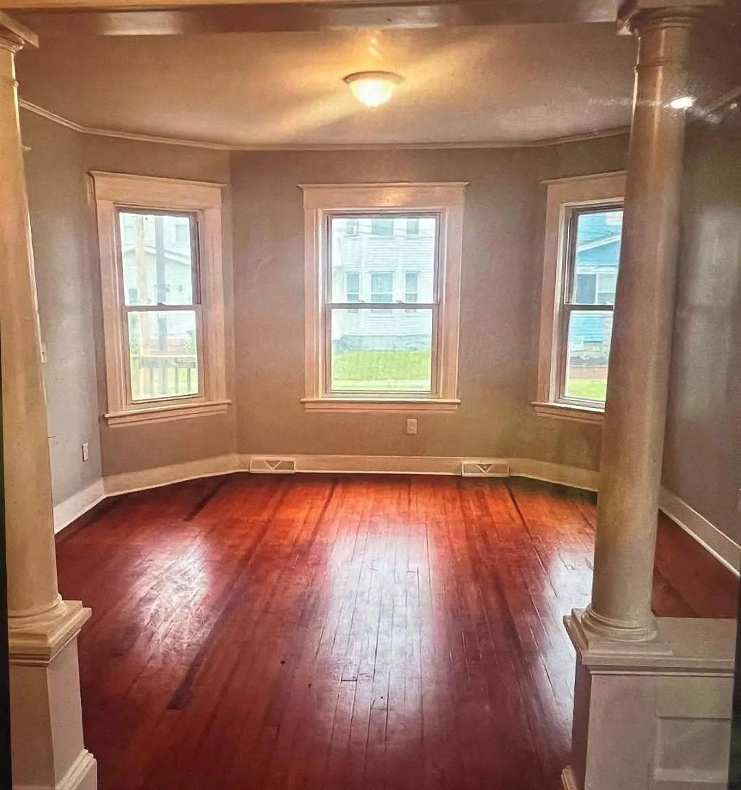 3 bed, 1200 sqft, $1,500 — Photo 1