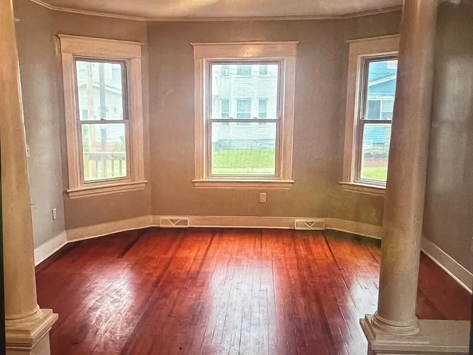 111 Edward St #1
