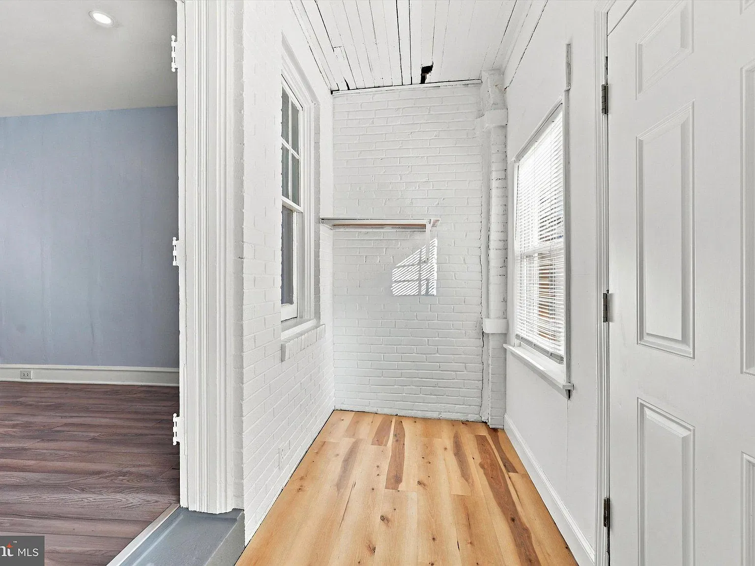 3 bed, 1.0 bath, 910 sqft, $1,550 — Photo 2