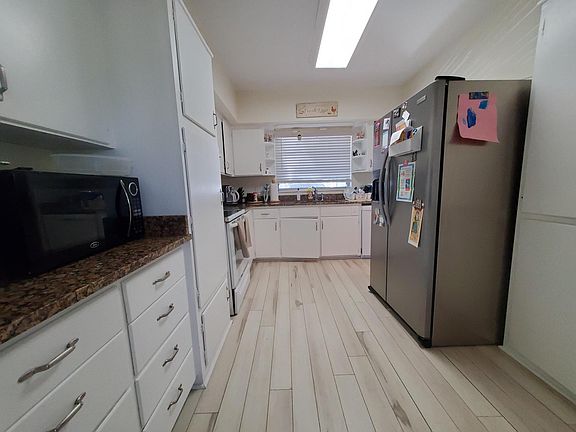 3rd image of 2821 Satsuma Dr