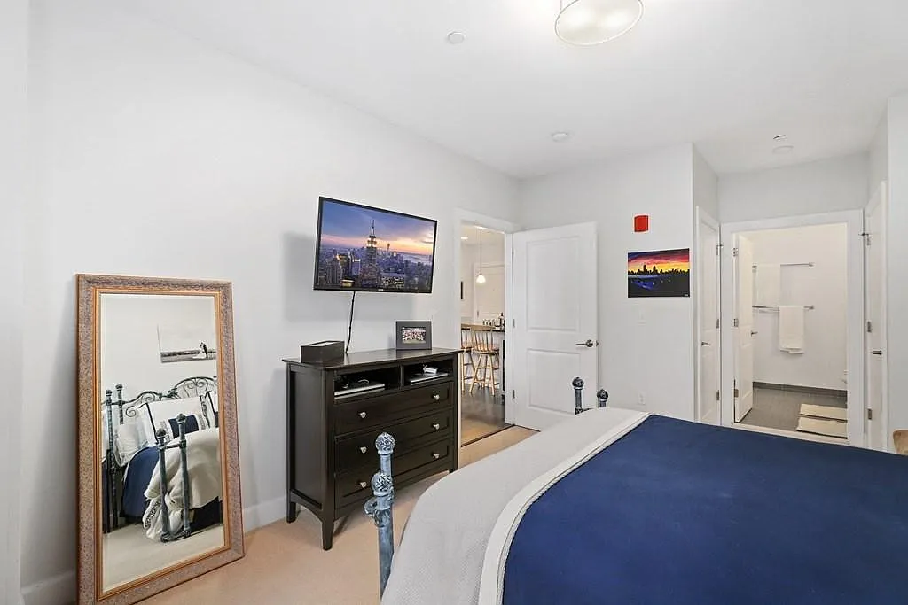 2 bed, 995 sqft, $3,950 — Photo 4