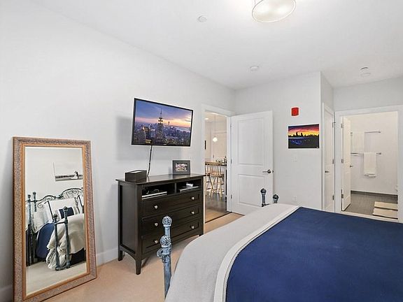 4th image of 1501 Commonwealth Ave #302
