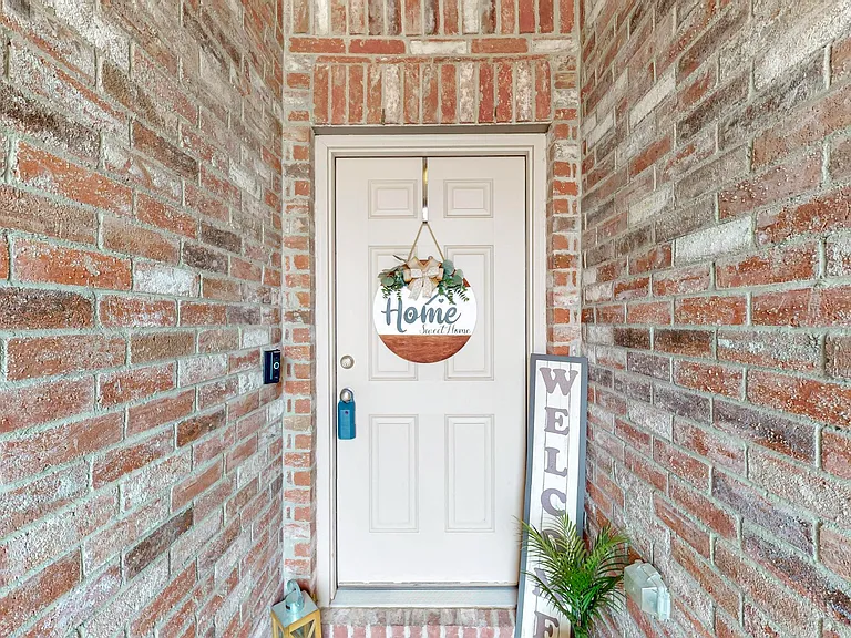 504 Mesa View Trl — Photo 2