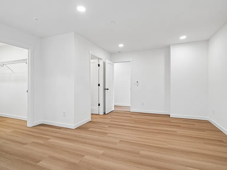 950 Maple Ave #D — Photo 16