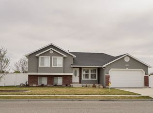 2955 W 3450 N, Farr West, UT 84404