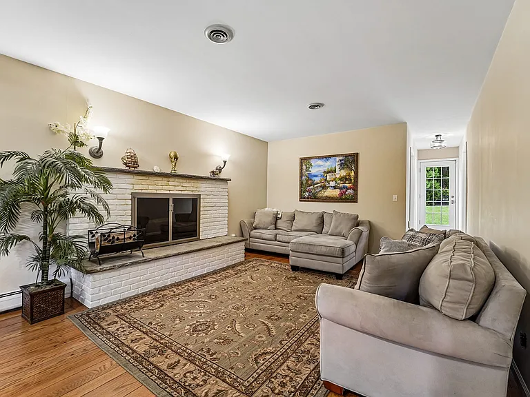 105 Deerhorn Ct — Photo 5