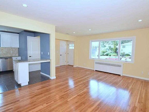 4th image of 104 Louis St
