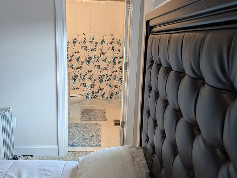 Room 4 bathroom