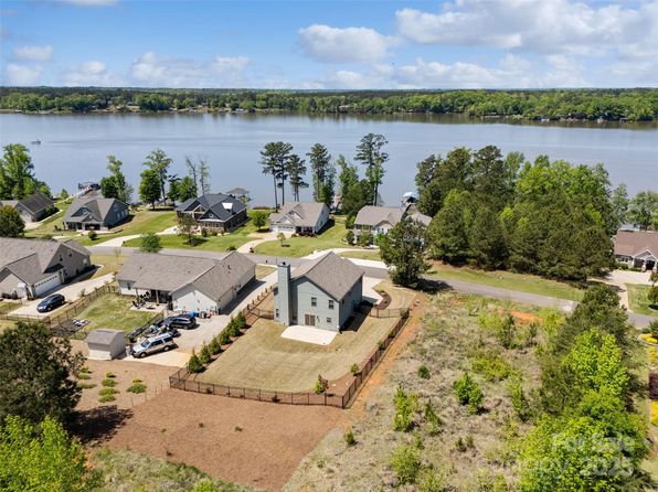 10270 Lakeshore Dr, Lancaster, SC 29720