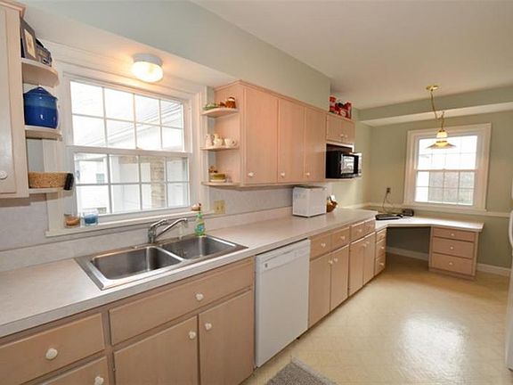 3rd image of 332 Bercliff Dr
