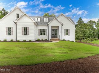 226 Longleaf Dr, West End, NC 27376