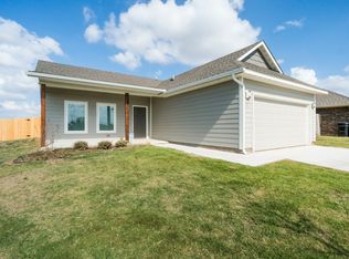 809 Lakeview Dr, Moore, OK 73160