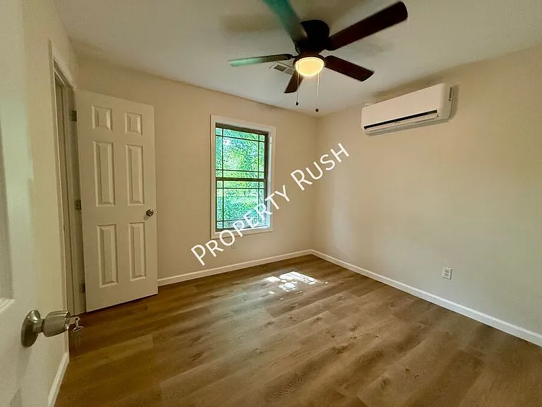 1718 Portland St #A — Photo 11