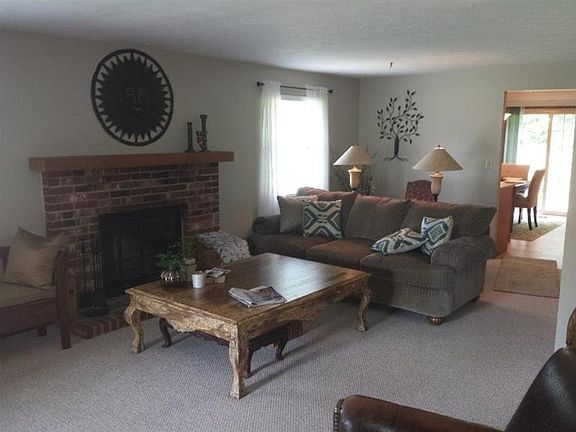 2nd image of 8742 Meadowcreek Dr