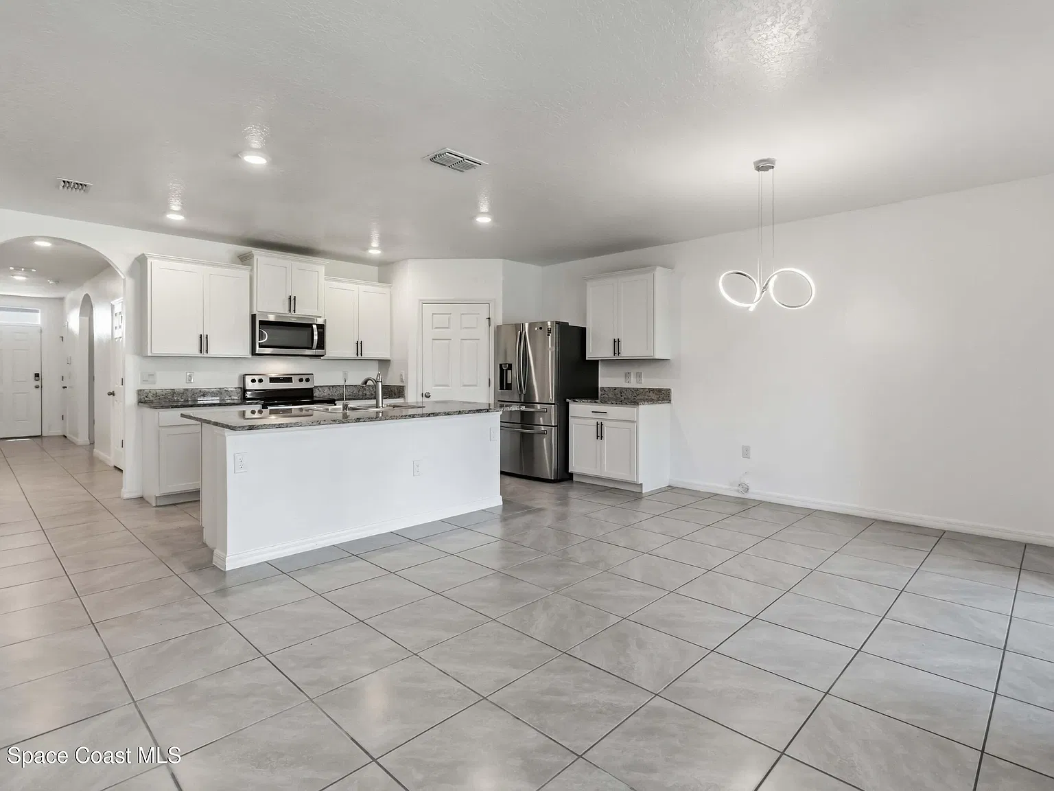 4 bed, 2.0 bath, 1830 sqft, $2,300 — Photo 3