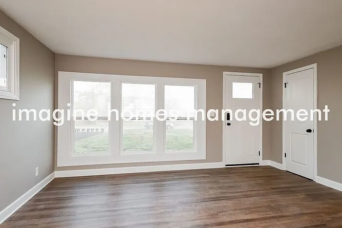 3 bed, 1.0 bath, 988 sqft, $1,750 — Photo 4