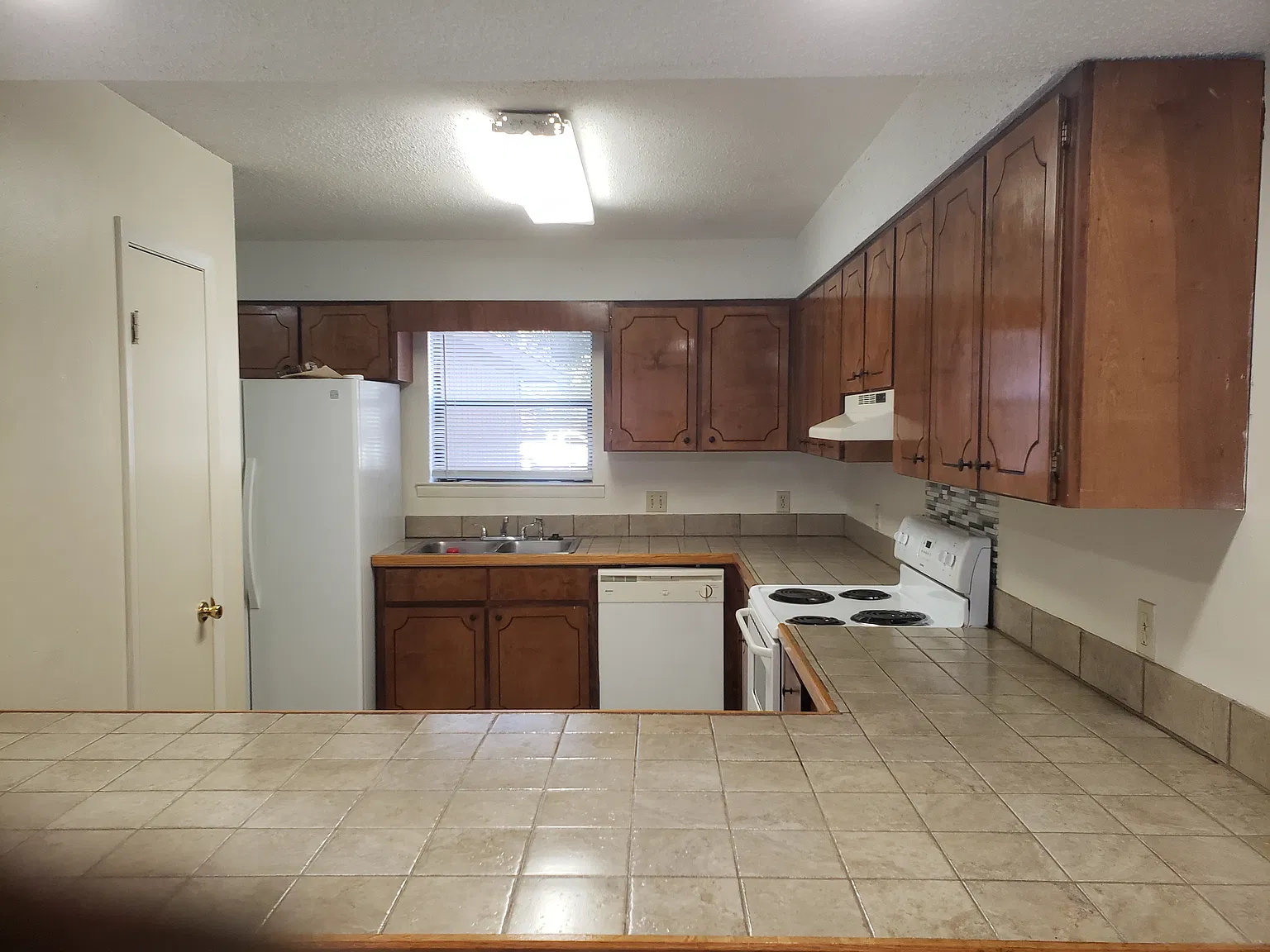 3 bed, 2.5 bath, 1610 sqft, $1,590 — Photo 4