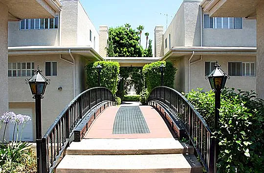 5266 Lindley Ave — Photo 8