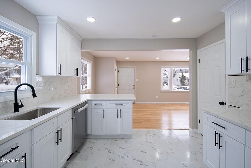 5th image of 59 Lawnridge Avenue