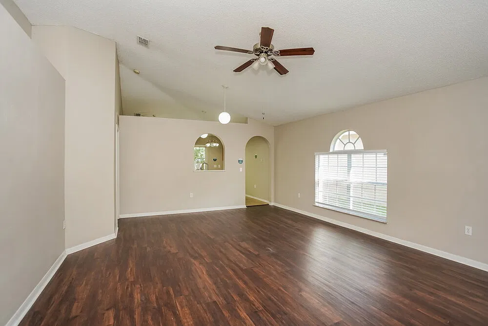 3 bed, 2.0 bath, 1292 sqft, $3,000 — Photo 4