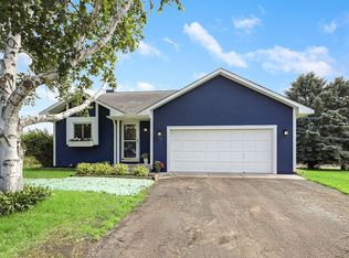 530 Roosevelt Cir NW, Elk River, MN 55330