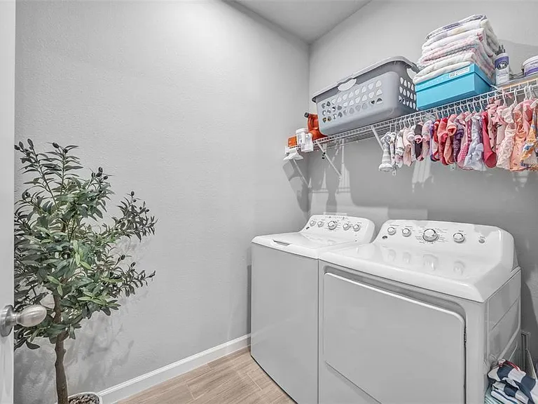 5886 Timberdale Ave — Photo 36