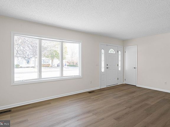 4th image of 18332 Pine Ln