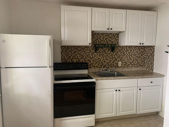 3rd image of 104 W Albemarle Ave #D