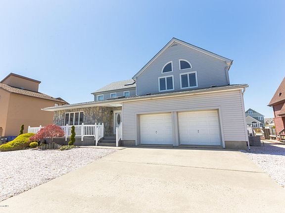 2nd image of 3284 Churchill Dr