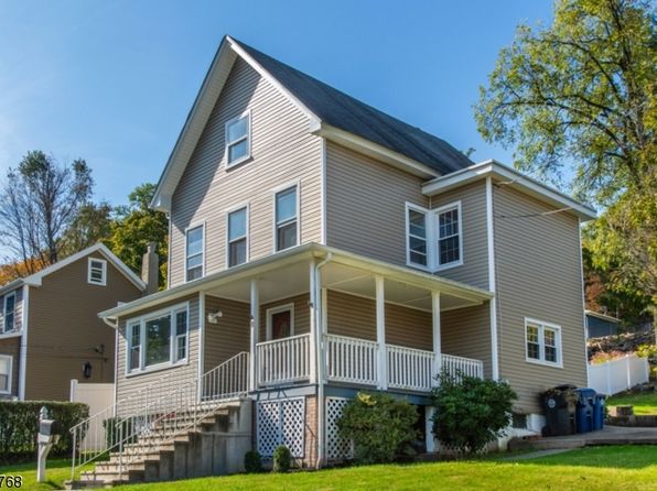 19 Center Ave