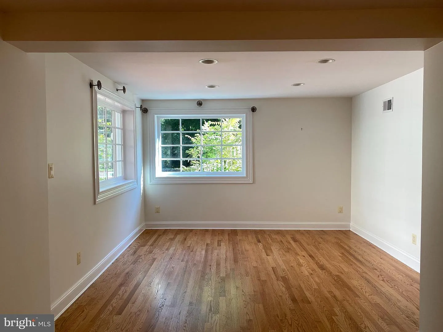 4 bed, 3.5 bath, 3768 sqft, $11,000 — Photo 2