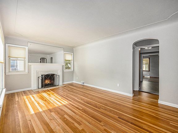 4th image of 1717 Fremont Ave NW
