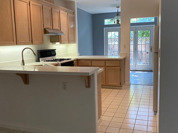 3rd image of 316 W Meadows Ln
