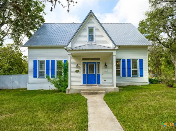 1322 N Avenue F #A, Shiner, TX 77984