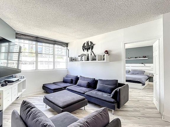 5th image of 999 Brickell Bay Dr APT 1010