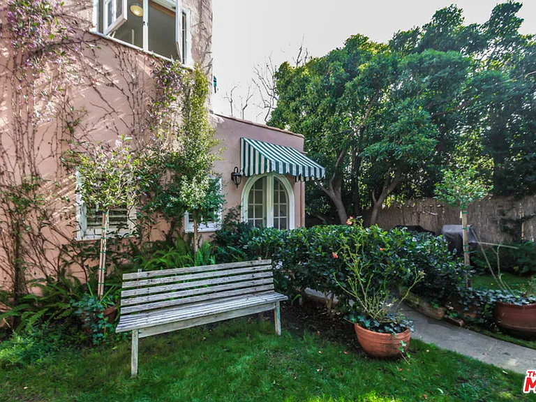 1367 N Beverly Dr — Photo 45