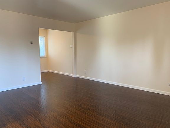 3rd image of 221 N Ellsworth Ave APT 4