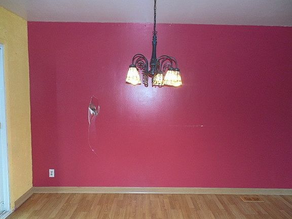 3rd image of 513 Robinhood Dr