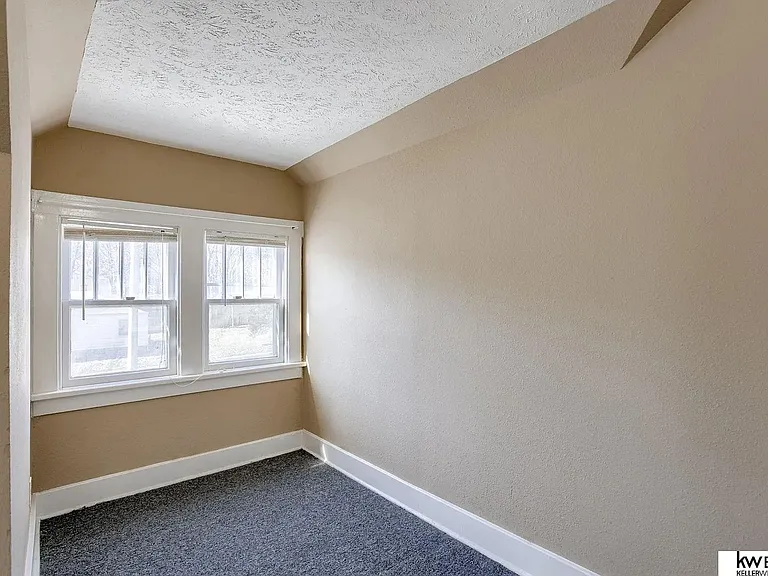 4542 Franklin St — Photo 14