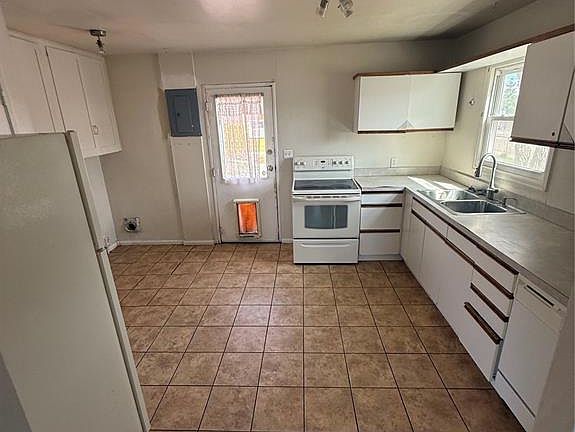 3rd image of 1316 Harrison Rd