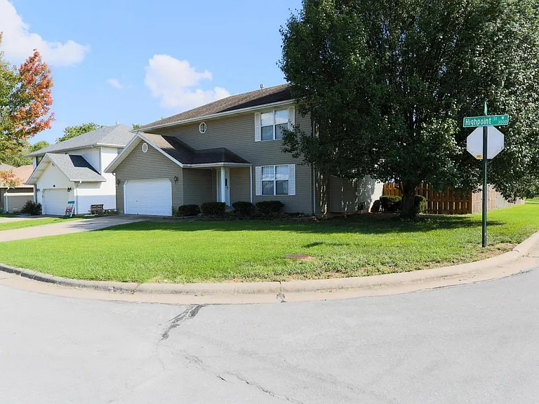 2990 W Highpoint St — Photo 2
