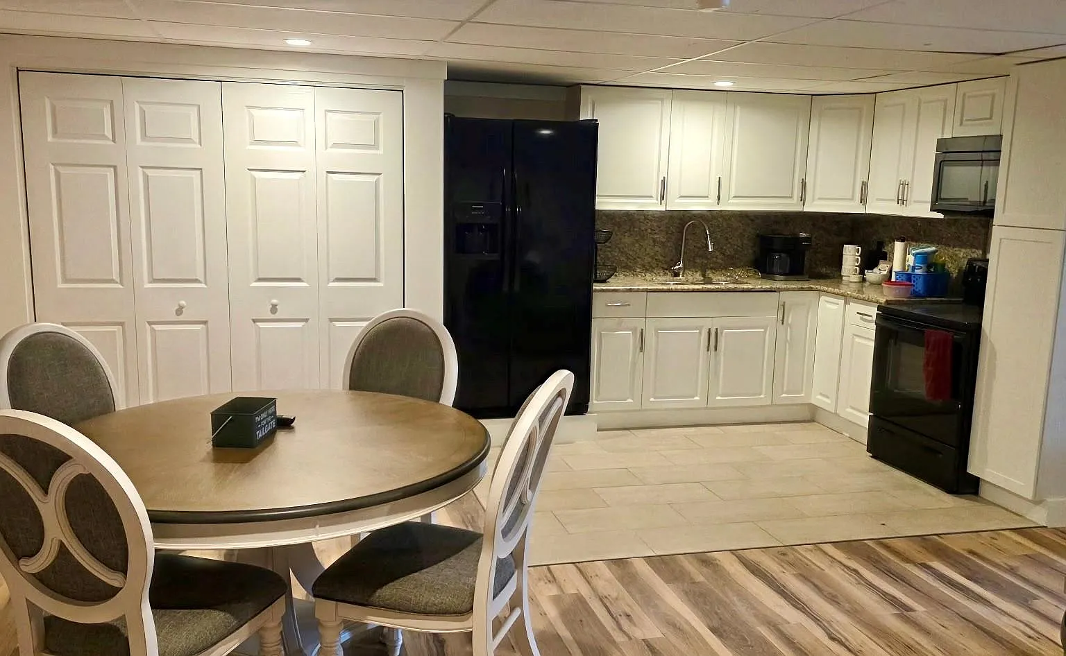 1 bed, 1.0 bath, 928 sqft, $1,300 — Photo 3