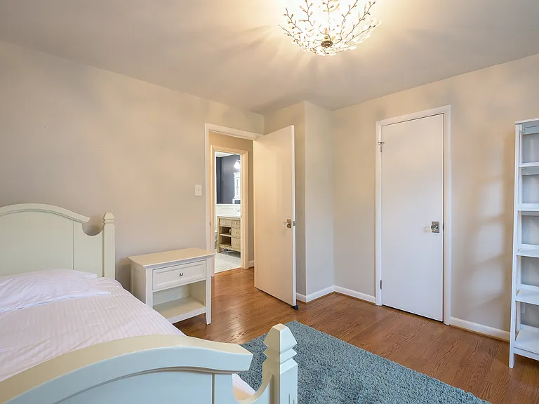 407 Russell Rd — Photo 34