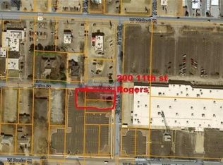 1102 W Elm St, Rogers, AR 72756