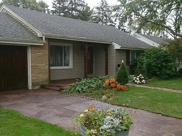 625 S 2nd St, Dundee, IL 60118