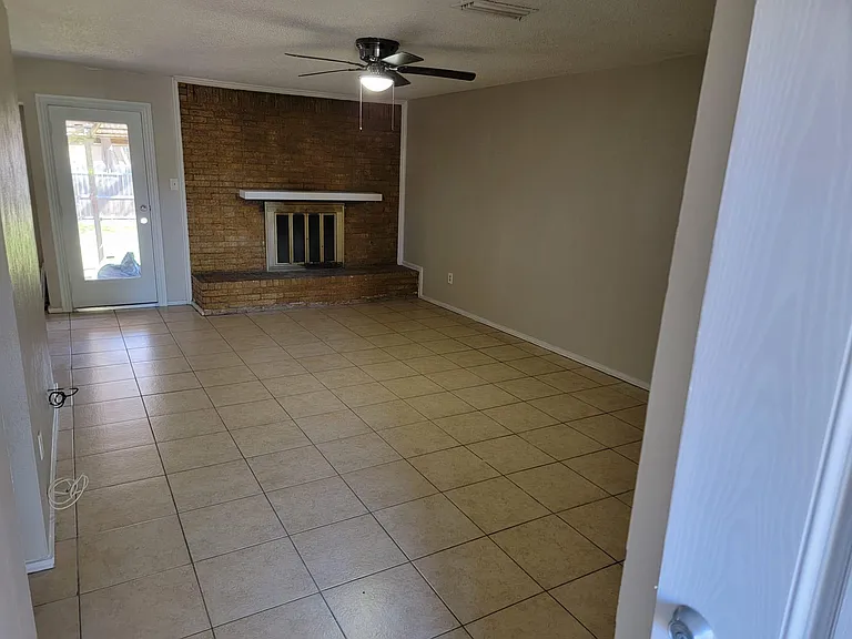 2700 Starlake Ct — Photo 5