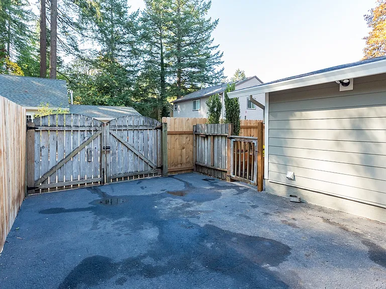 5262 Rosewood St — Photo 43