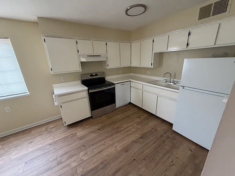 705 E Alameda St #1 — Photo 3