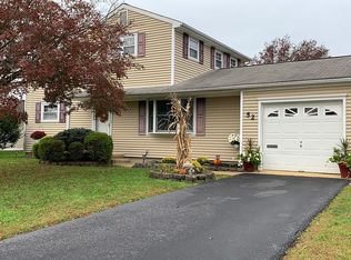 52 Koenig Ln, Freehold, NJ 07728