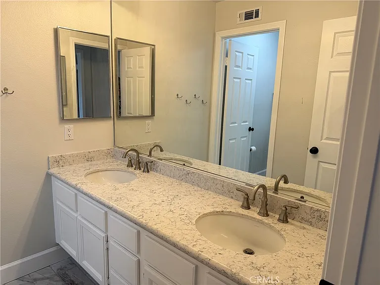 15 Field Point — Photo 28